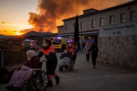 Evacuan a 601 ancianos de residencias en Ávila por incendio