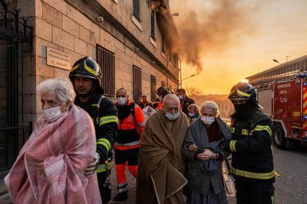Evacúan a 626 ancianos por incendio en Ávila