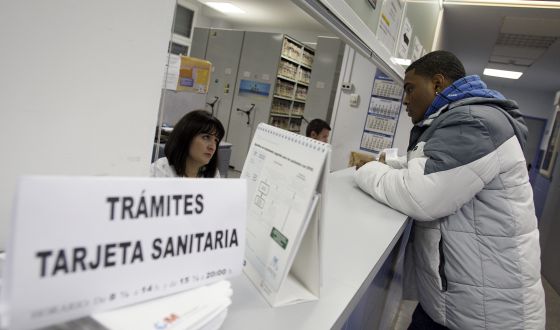 “El PP se retrata y niega la tarjeta sanitaria a los inmigrantes”