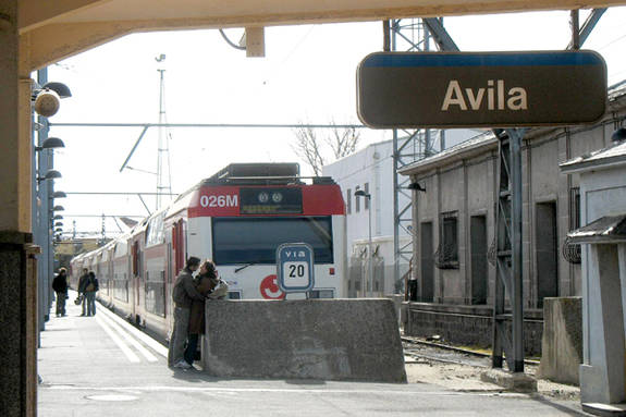 Las conexiones ferroviarias de Ávila están sumidas en el abandono