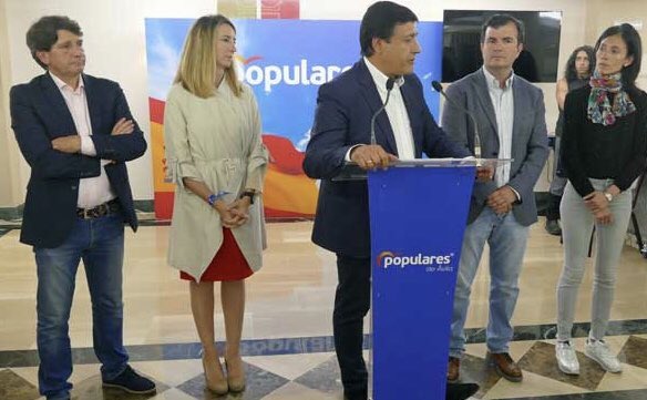 El PP pierde un escaño a favor de Cs y el PSOE lo mantiene