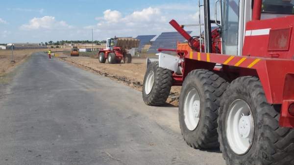 Se inician las obras para ensanchar la carretera de Martín Muñoz