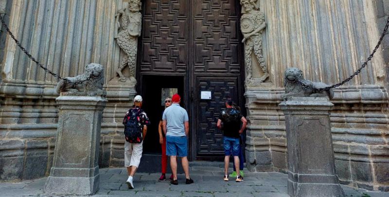 Ávila sigue 'a la cola de la recuperación turística' mientras el sector 'tiene que aguantar la autocomplacencia del alcalde'