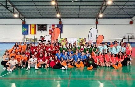 Arenas y El Barco de Ávila triunfan en las finales escolares de voleibol y atletismo