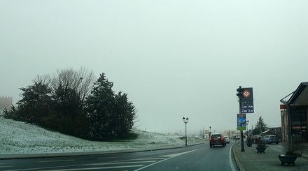 Ávila se Tiñe de Blanco: Una Jornada Dominical Marcada por la Nieve