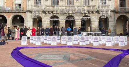 Ávila rinde homenaje a 43 víctimas de violencia de género