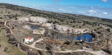 Ecosistema en antigua cantera abandonada en Cardeñosa
