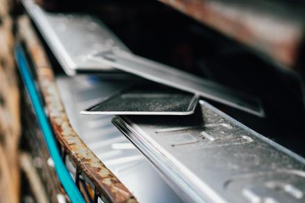 Denuncian a salmantino por alterar matrícula y tener inhibidores de radar en Ávila