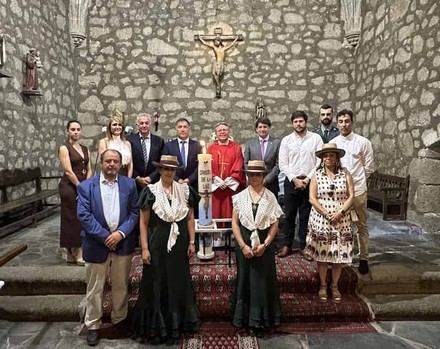 El alcalde de Arenas de San Pedro se une a la romería del Cristo de la Luz en Hontanares