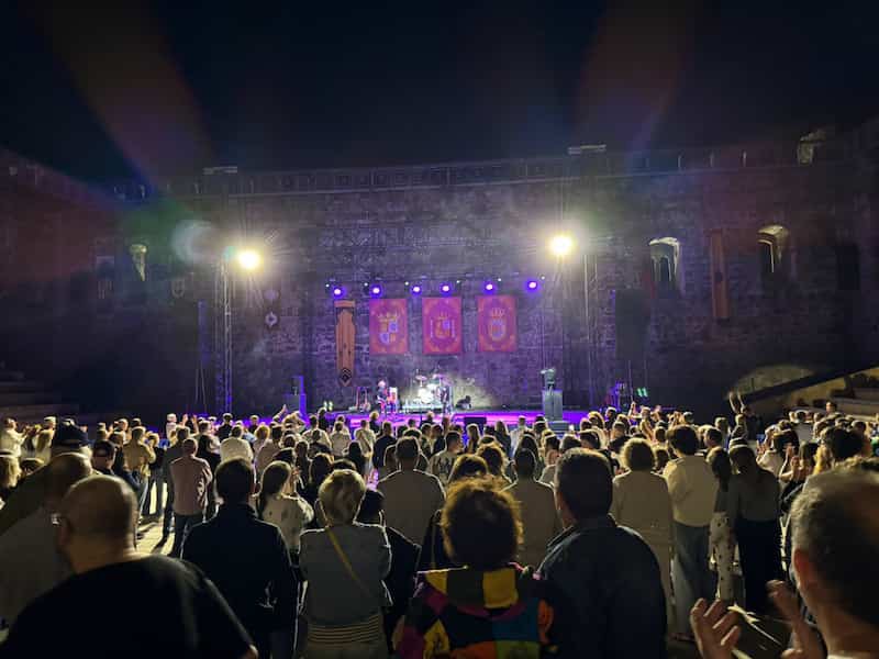 La Locura del Zurdo llena de energía el Castillo del Condestable Dávalos