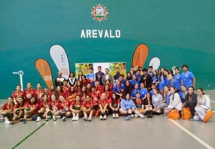 El Tiemblo triunfa en las finales provinciales de voleibol escolar