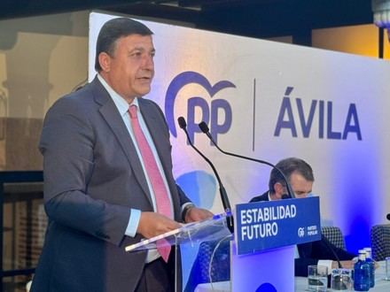García critica a XAV por nepotismo en listas electorales de 2023
