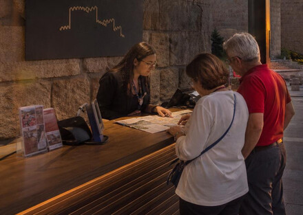 Ávila renueva acuerdo para mejorar la información turística en su Centro de Visitantes