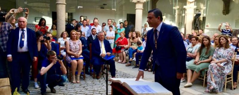 Carlos García asume la Presidencia de la Diputación con 'la mano tendida' para un 'mandato histórico'