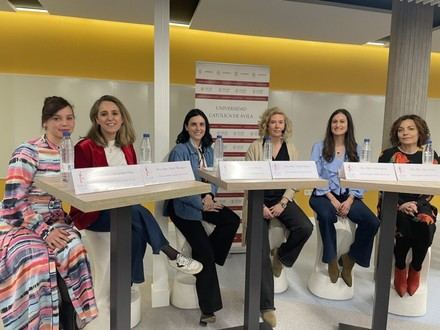 UCAV y Colegio Milagrosa-Las Nieves conmemoran el Día de la Mujer y la Niña en la Ciencia con un coloquio