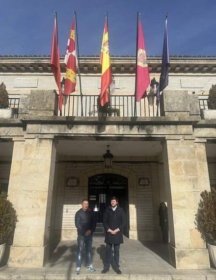 Arenas de San Pedro rinde homenaje a las víctimas del accidente ferroviario en Adamuz