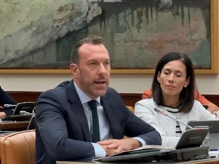 Palencia critica a Puente por desatender el transporte en Ávila mientras el PSOE aplaude