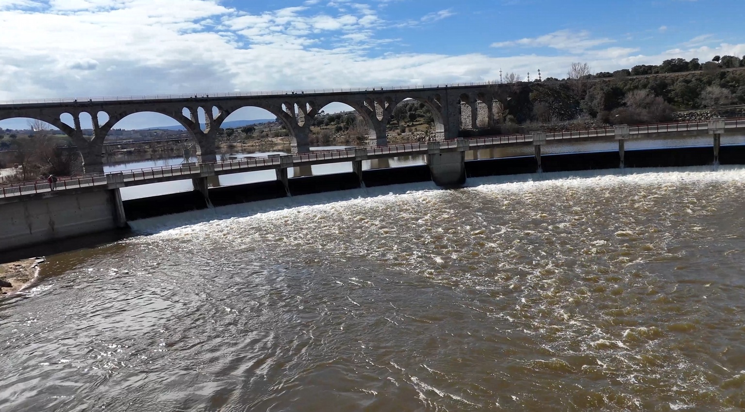 Ávila bajo el agua: las crecidas de los pantanos desatan la alerta tras días de lluvias torrenciales