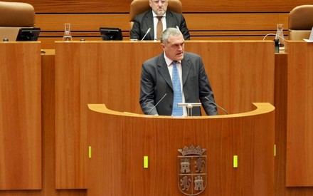 Por Ávila solicita un cambio en las Cortes para fomentar acuerdos entre partidos