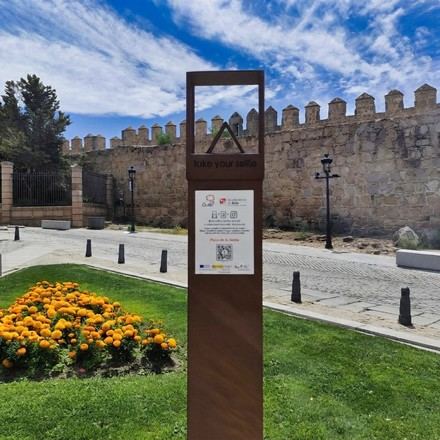 Ávila lanza una ruta fotográfica con tótems en puntos turísticos clave