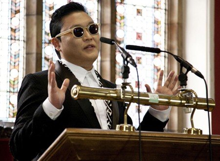 Psy visita Harvard